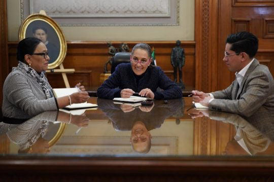 Sheinbaum invita al papa León XIV a México en llamada por el Día de la Virgen - Noticias Estado de México